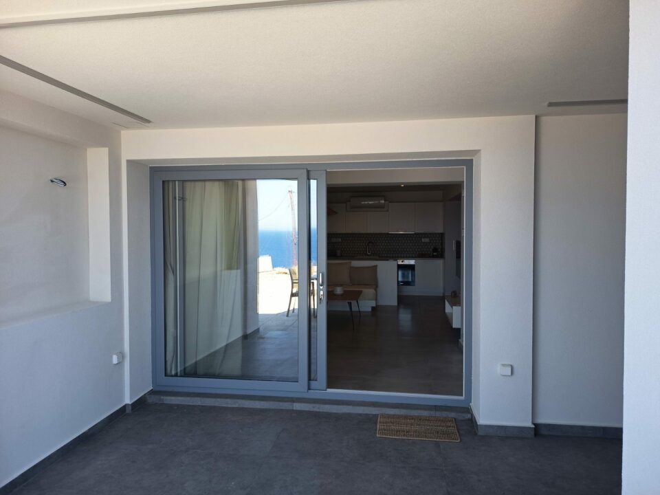 gallery-item