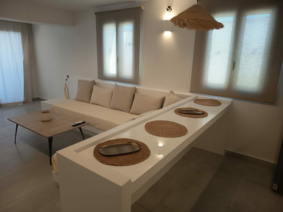 gallery-item