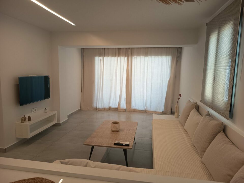 gallery-item