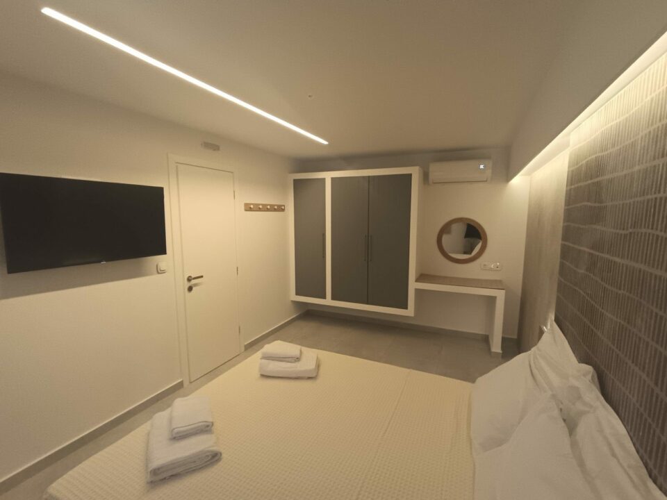 gallery-item